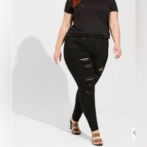 TORRID Bombshell Skinny Premium Stretch‎ High-Rise Destructed Jean